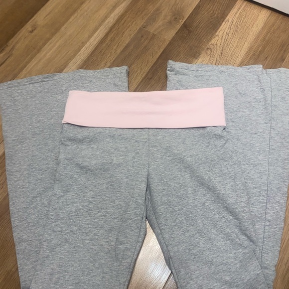 Brand new never worn edikted pink and grey fold over flared yoga pants - Picture 6 of 10